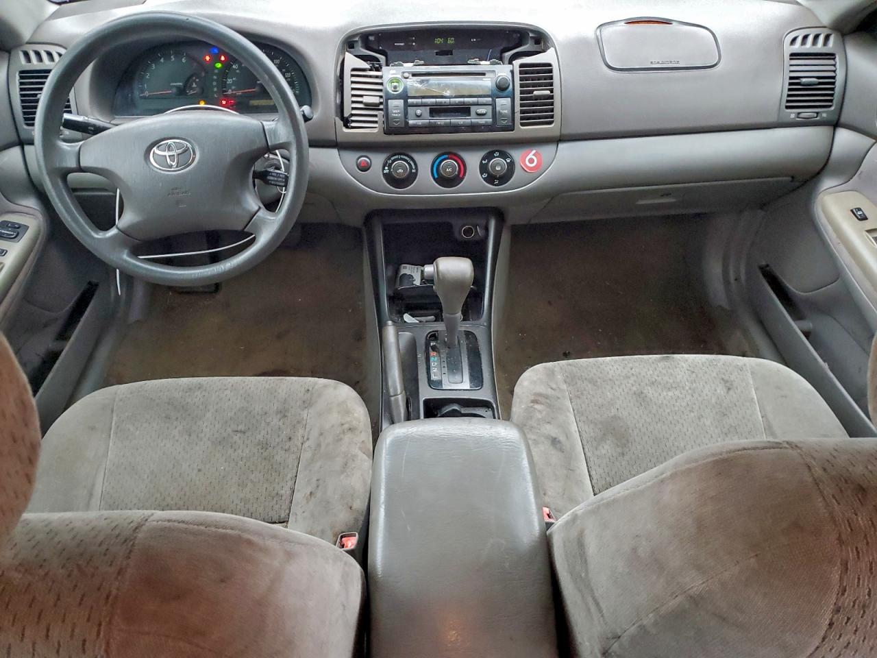 2002 TOYOTA CAMRY LE photo 8