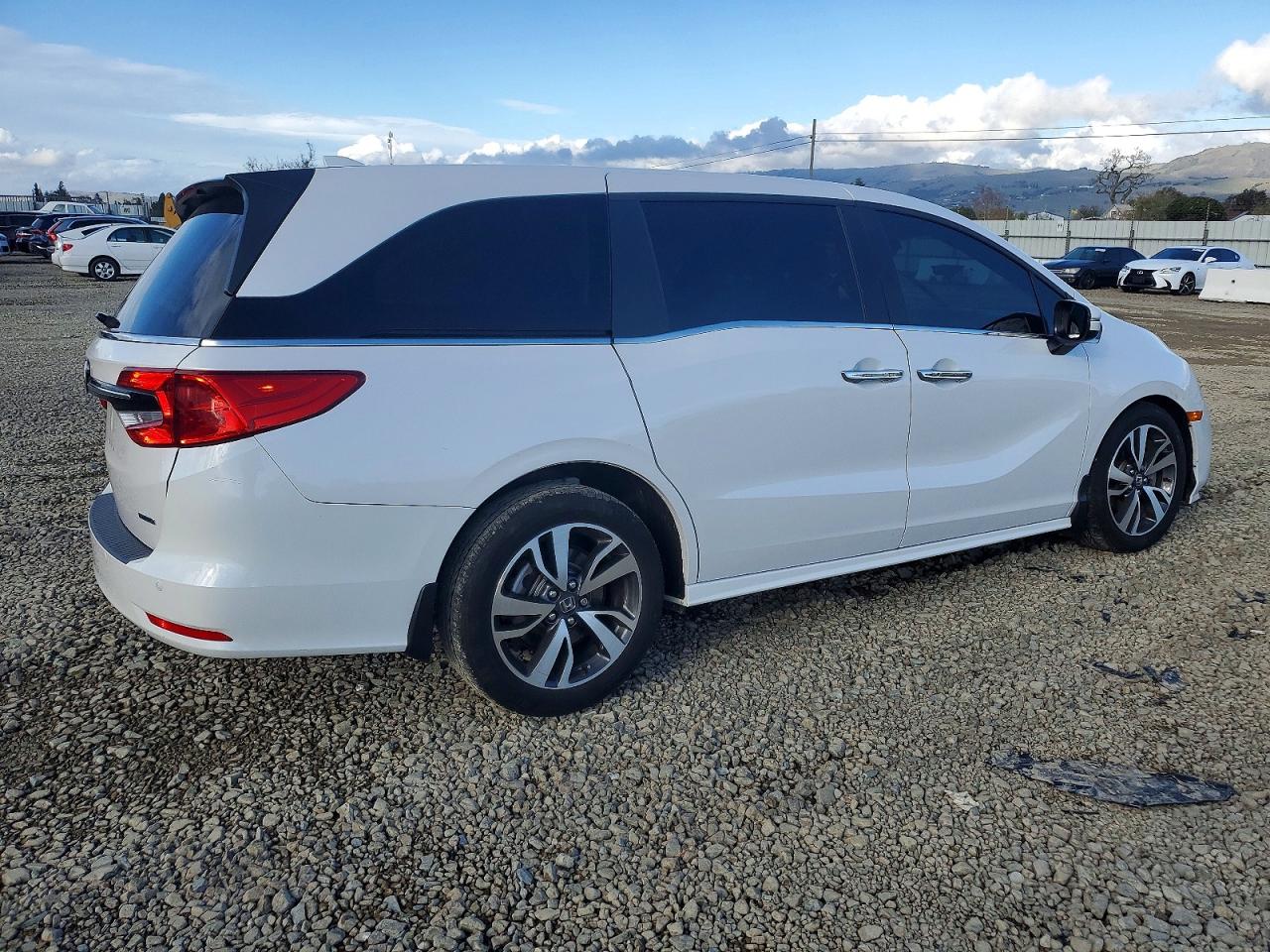 2023 HONDA ODYSSEY TOURING photo 3