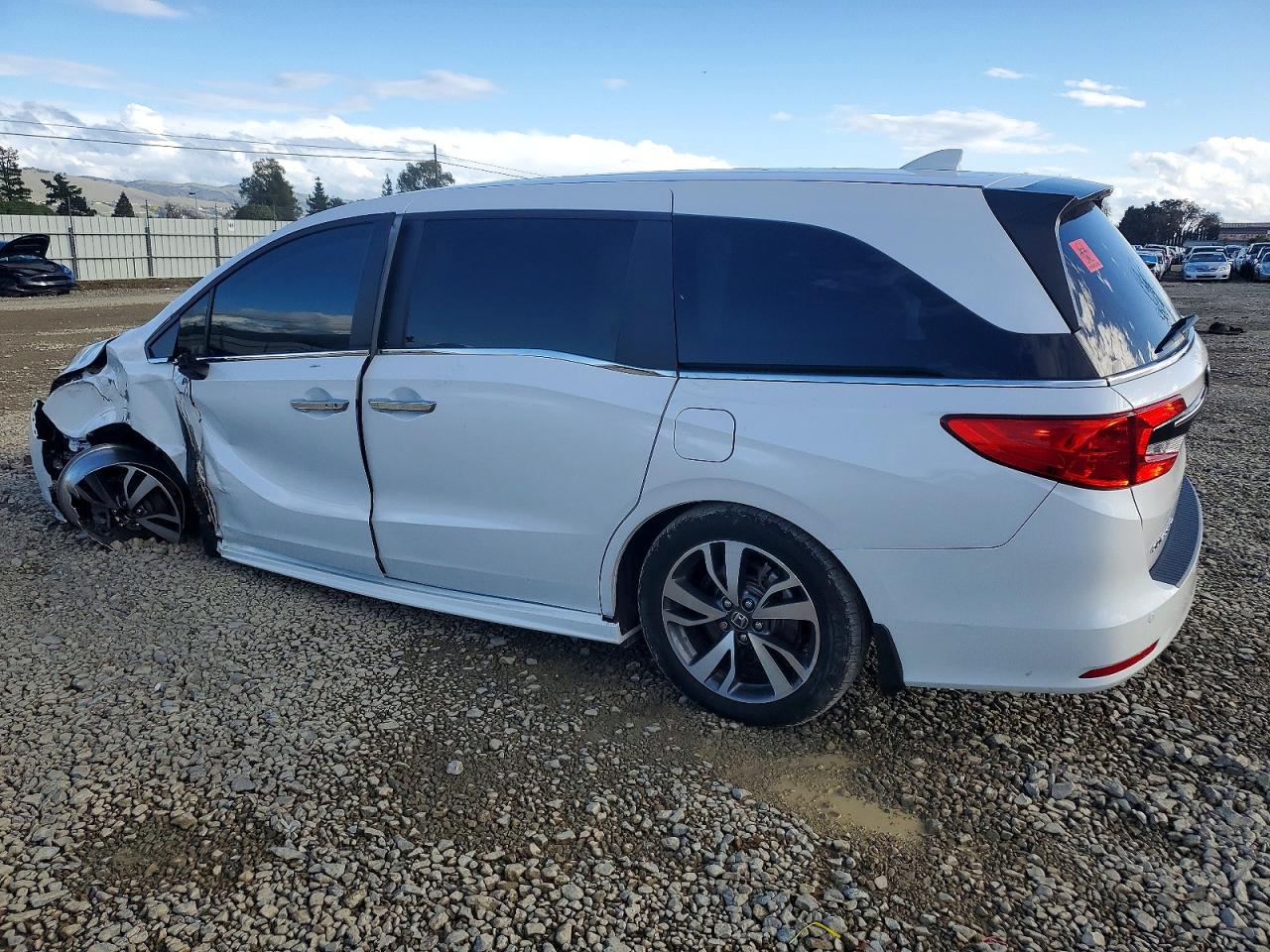2023 HONDA ODYSSEY TOURING photo 2