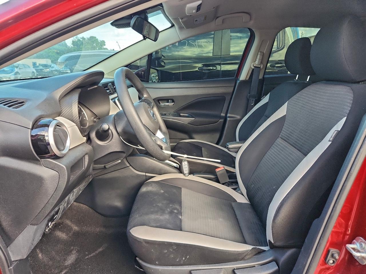 2021 NISSAN VERSA SV photo 7