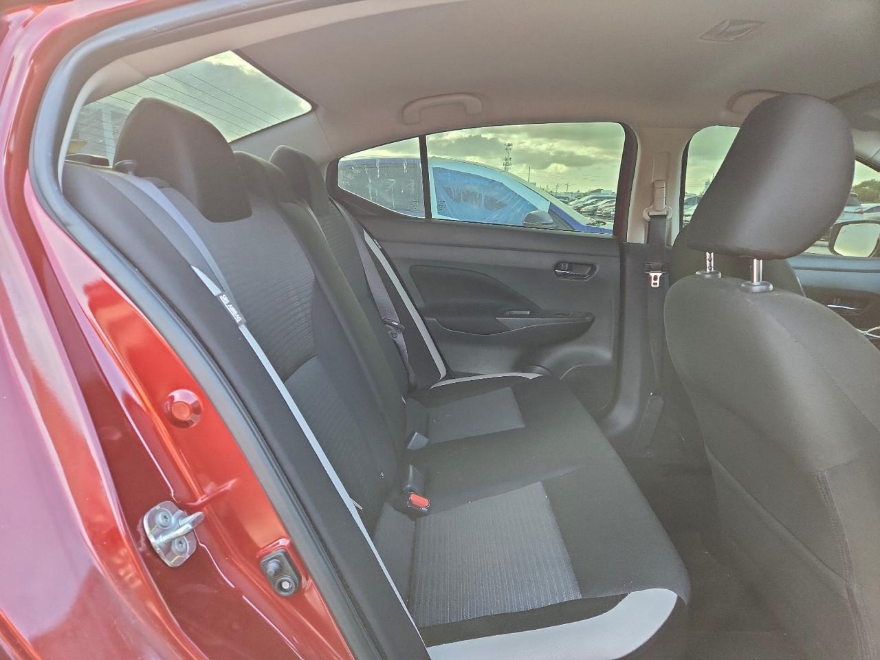 2021 NISSAN VERSA SV photo 10