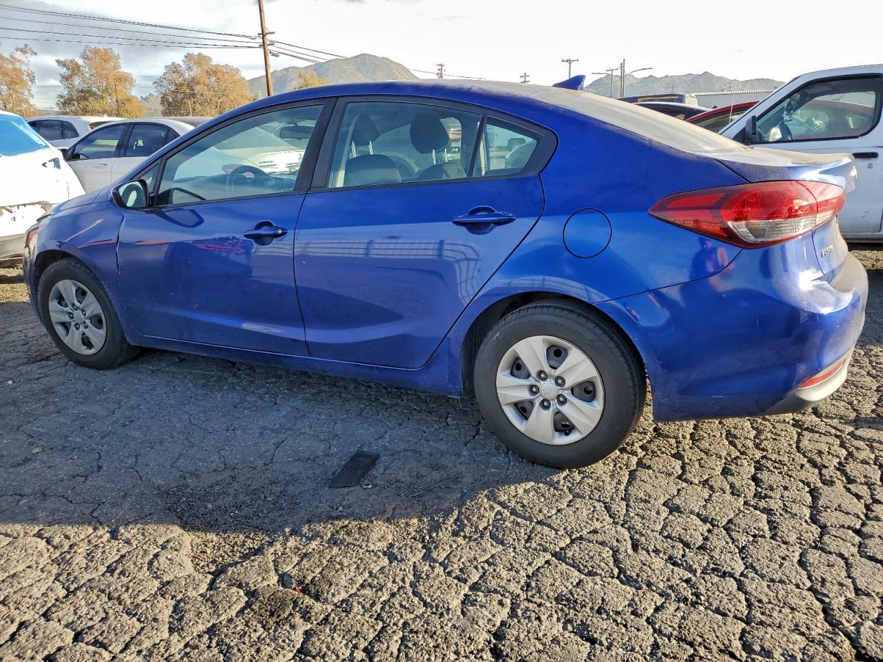 2017 KIA FORTE LX photo 3
