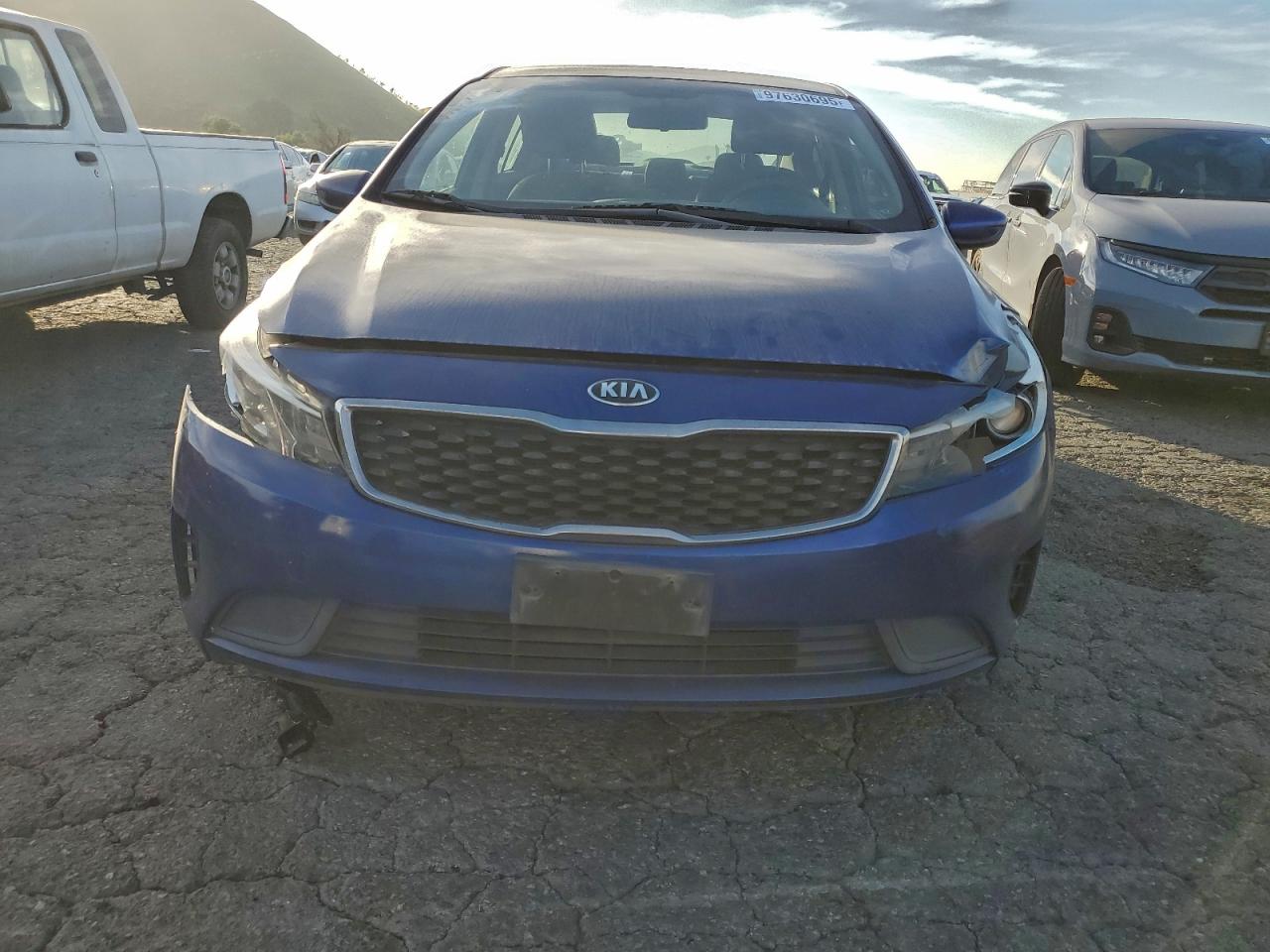 2017 KIA FORTE LX photo 9
