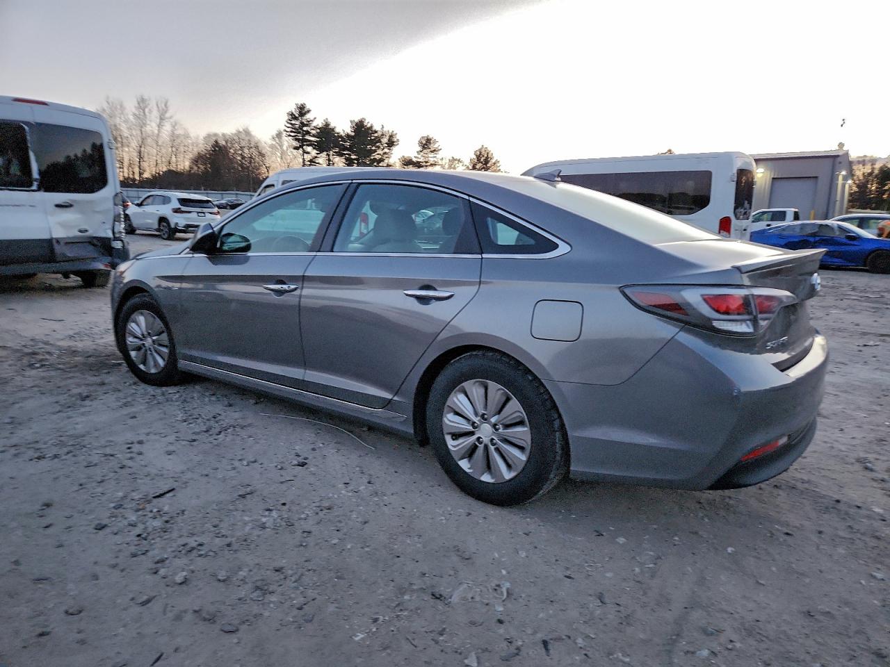 2017 HYUNDAI SONATA HYBRID photo 2
