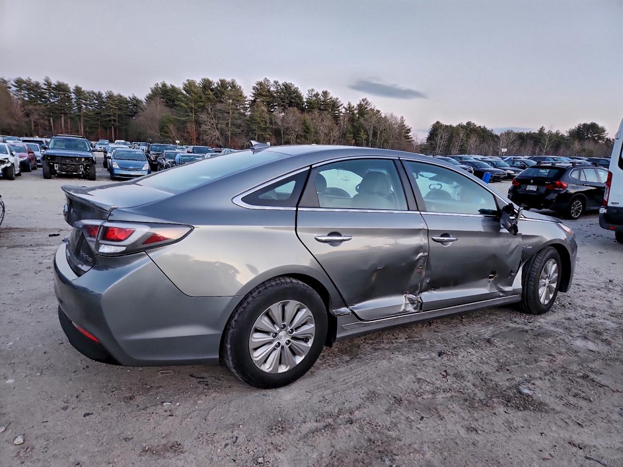 2017 HYUNDAI SONATA HYBRID photo 3