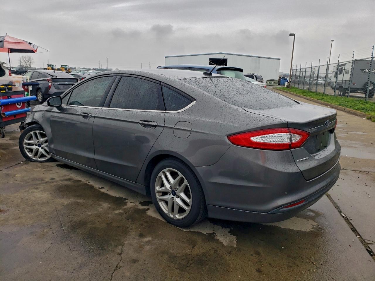 2014 FORD FUSION SE photo 2
