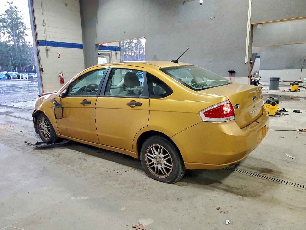 2009 FORD FOCUS SE photo 2