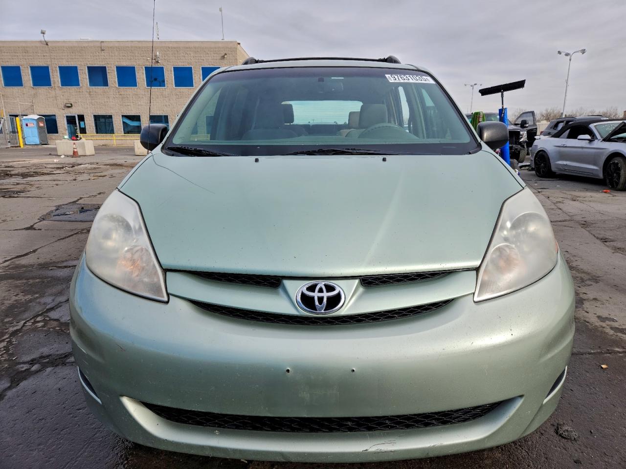 2008 TOYOTA SIENNA LE photo 5