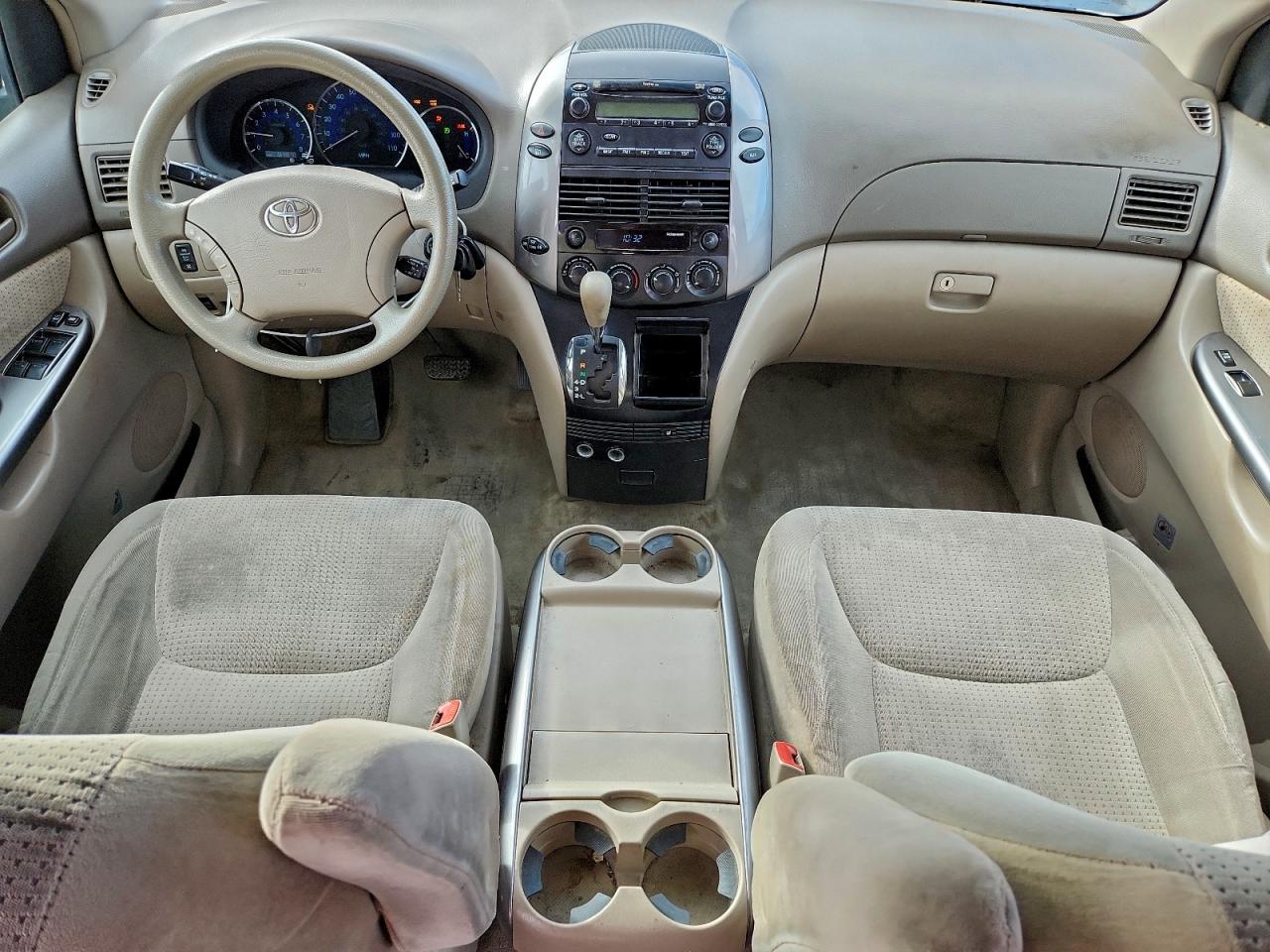 2008 TOYOTA SIENNA LE photo 8