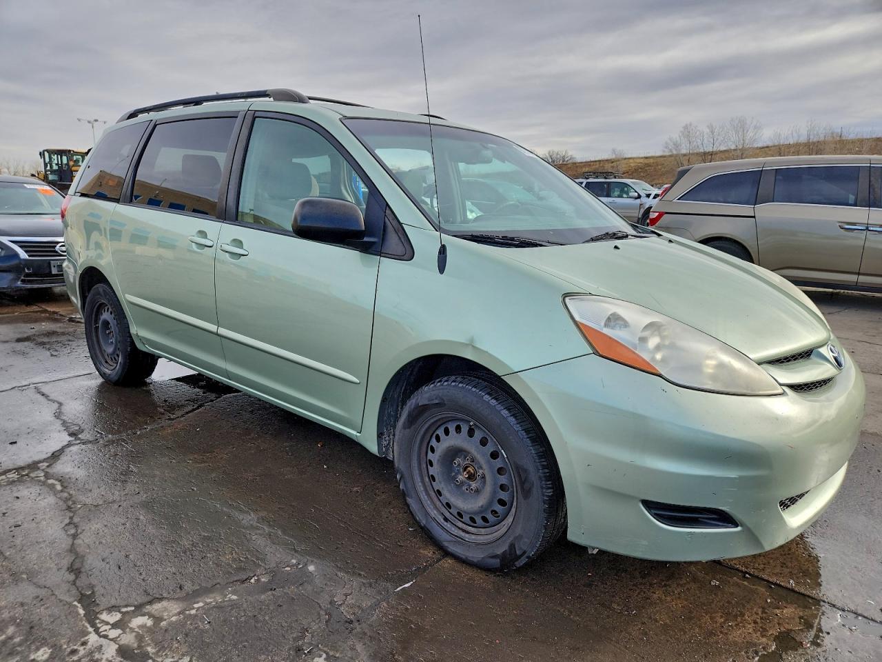 2008 TOYOTA SIENNA LE photo 4