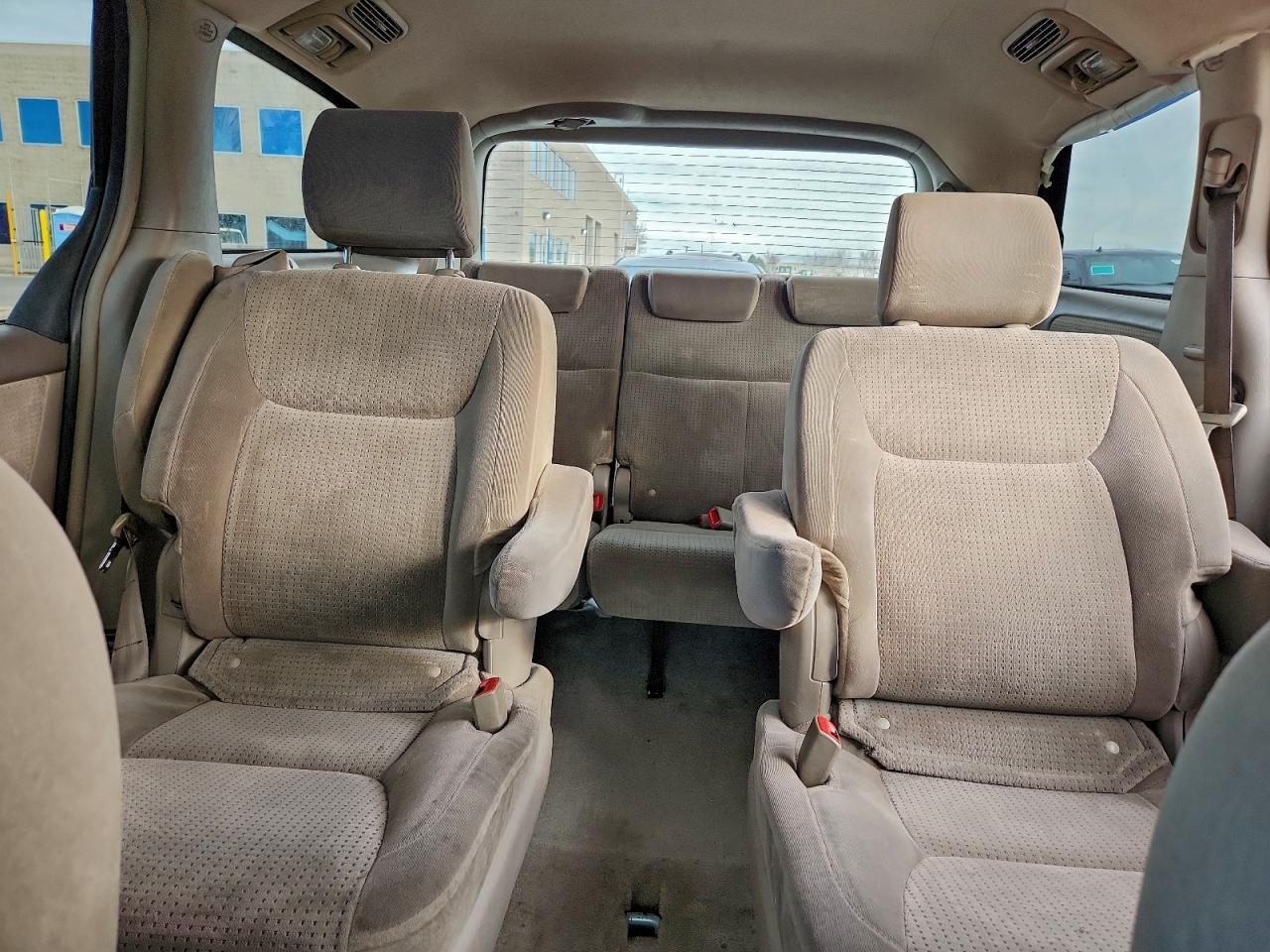 2008 TOYOTA SIENNA LE photo 10