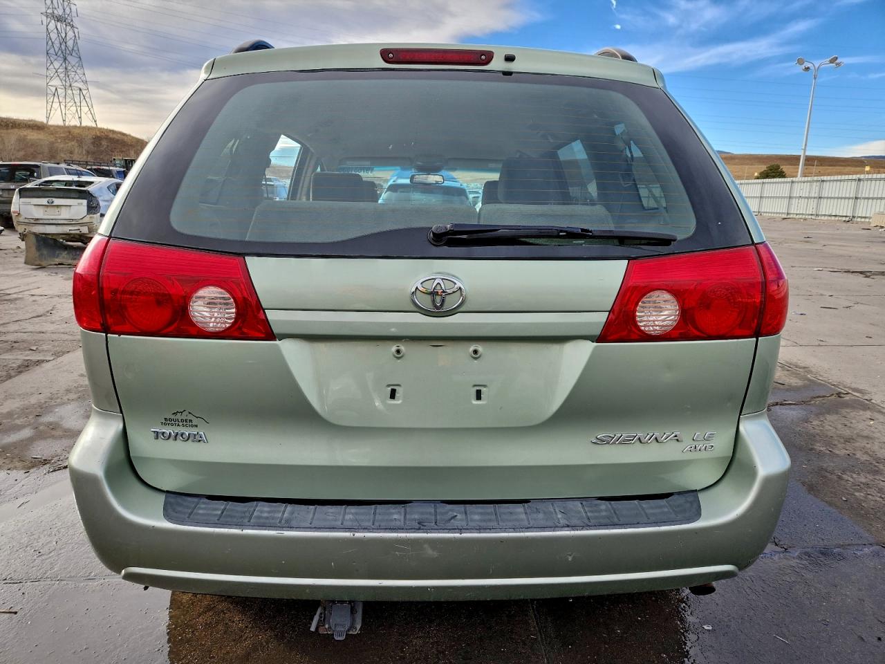 2008 TOYOTA SIENNA LE photo 6