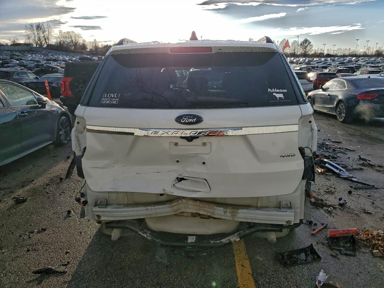 2019 FORD EXPLORER photo 6