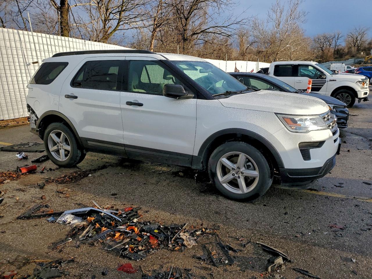 2019 FORD EXPLORER photo 4