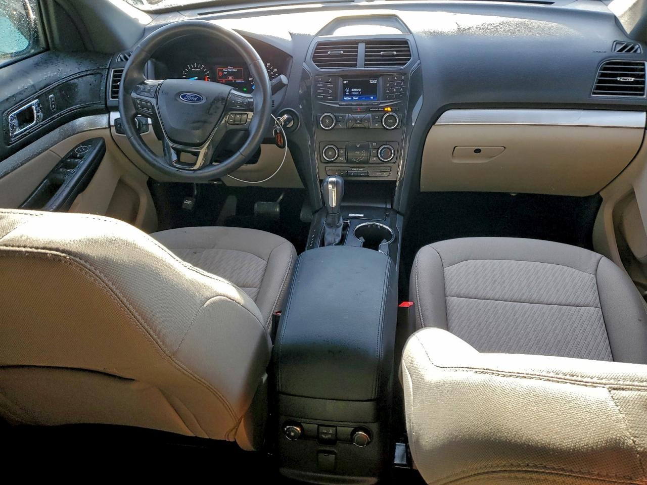 2019 FORD EXPLORER photo 8