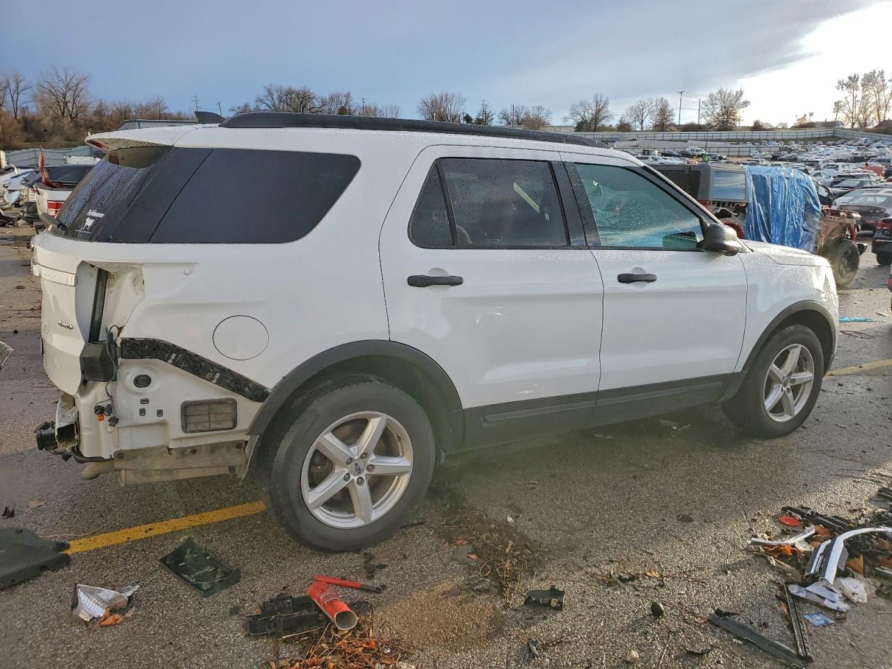 2019 FORD EXPLORER photo 3