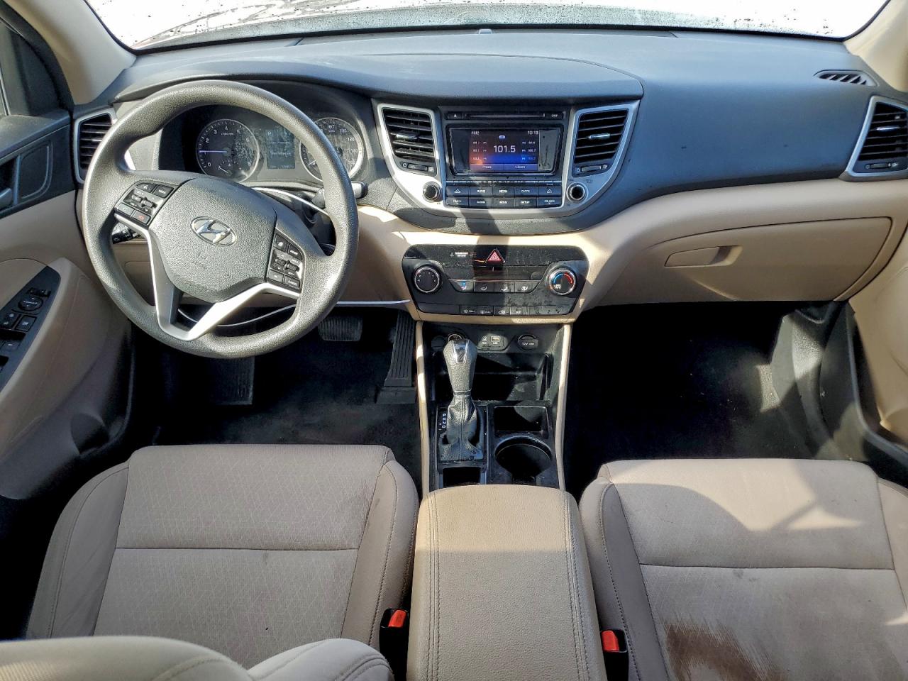 2017 HYUNDAI TUCSON SE photo 8