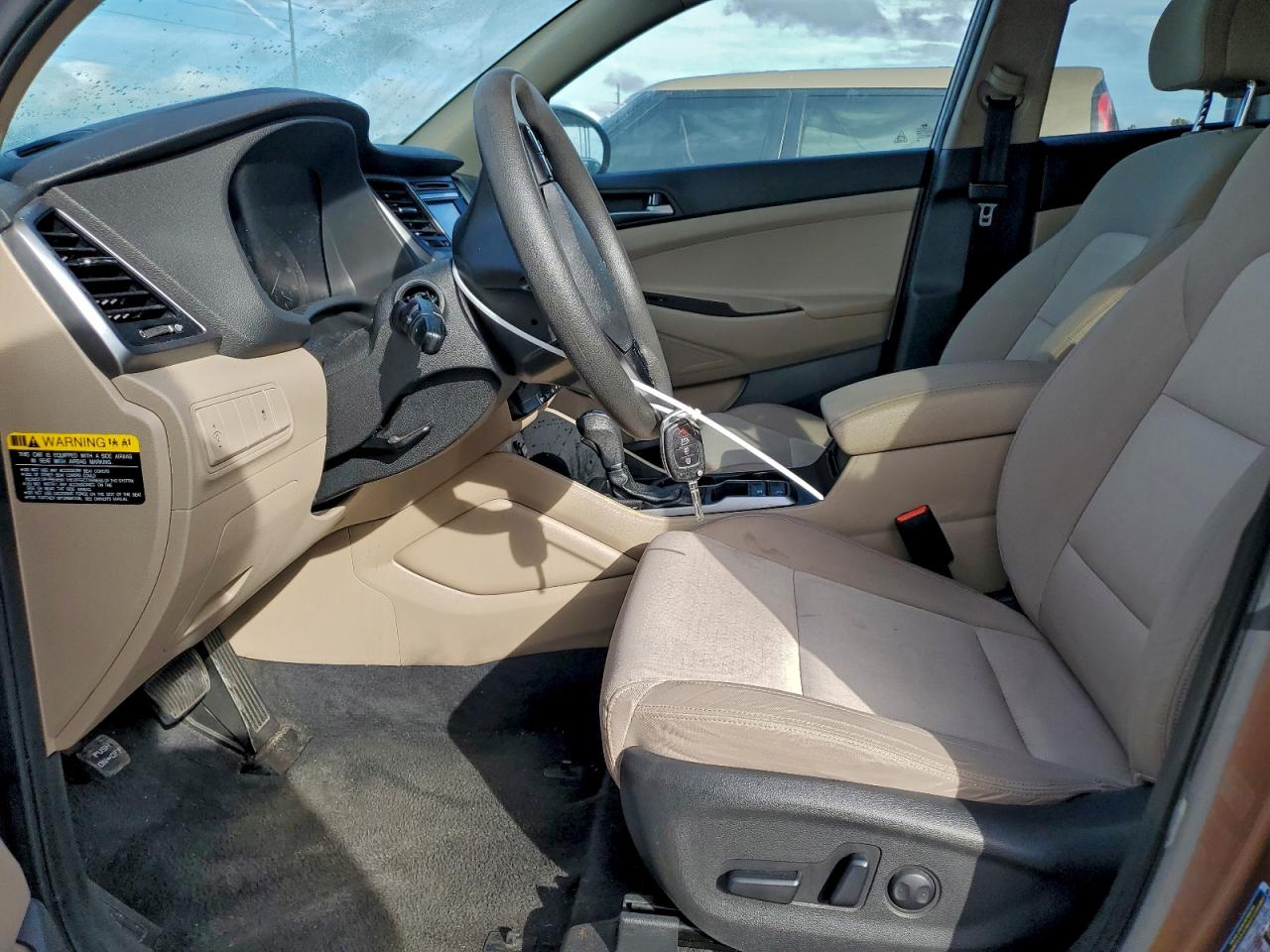 2017 HYUNDAI TUCSON SE photo 7