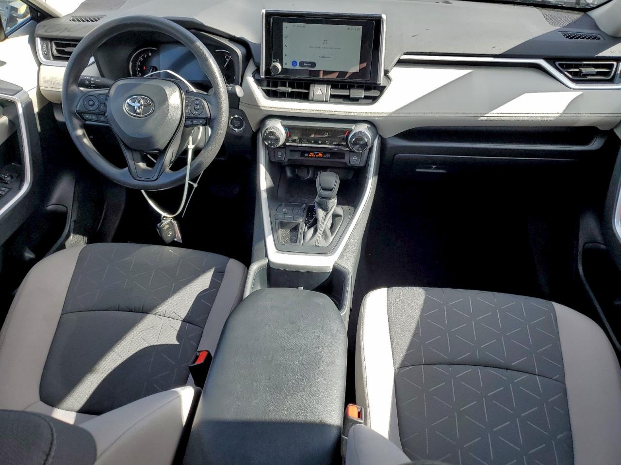 2025 TOYOTA RAV4 XLE photo 15