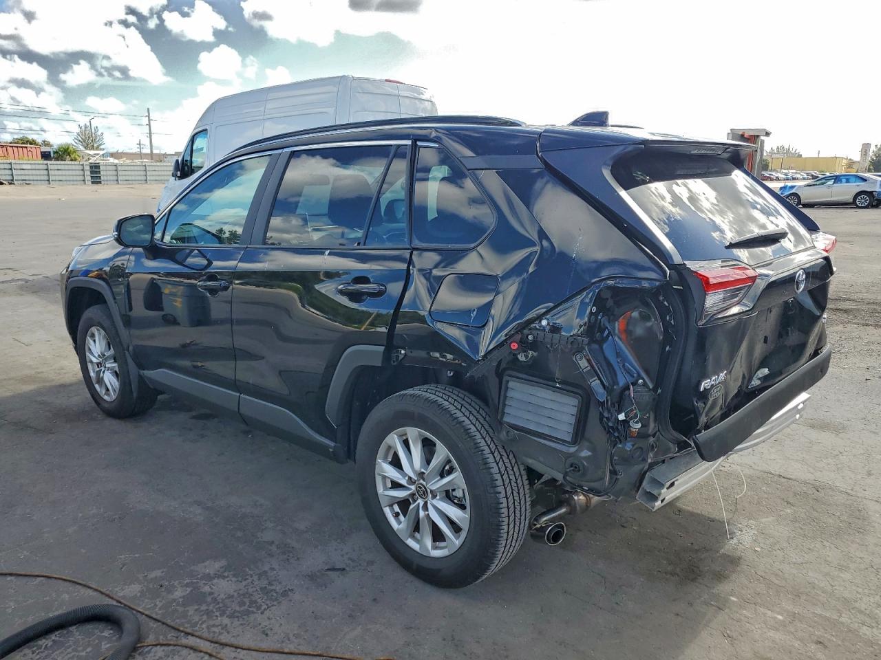 2025 TOYOTA RAV4 XLE photo 3