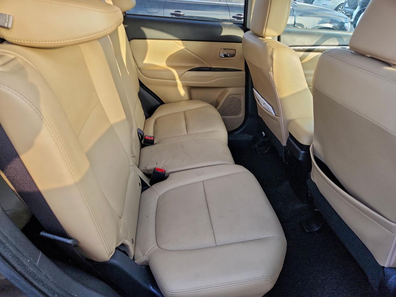 2017 MITSUBISHI OUTLANDER SE photo 10