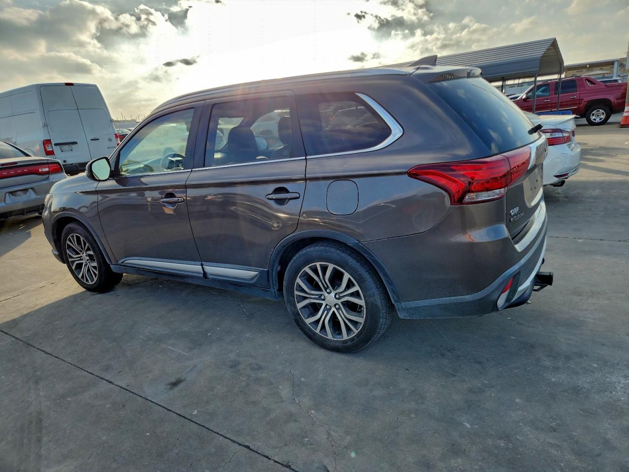 2017 MITSUBISHI OUTLANDER SE photo 2