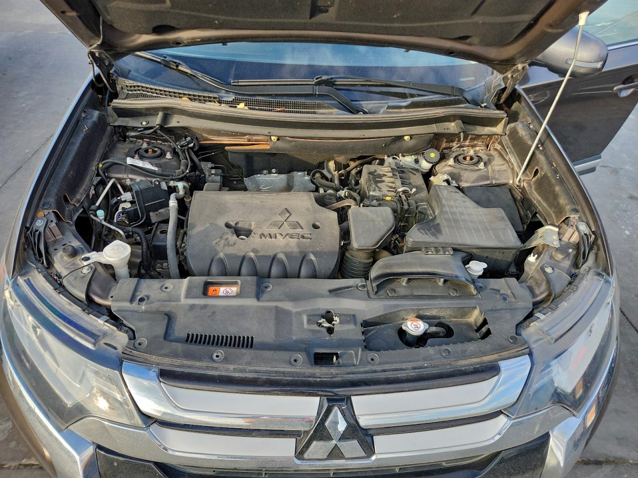 2017 MITSUBISHI OUTLANDER SE photo 11