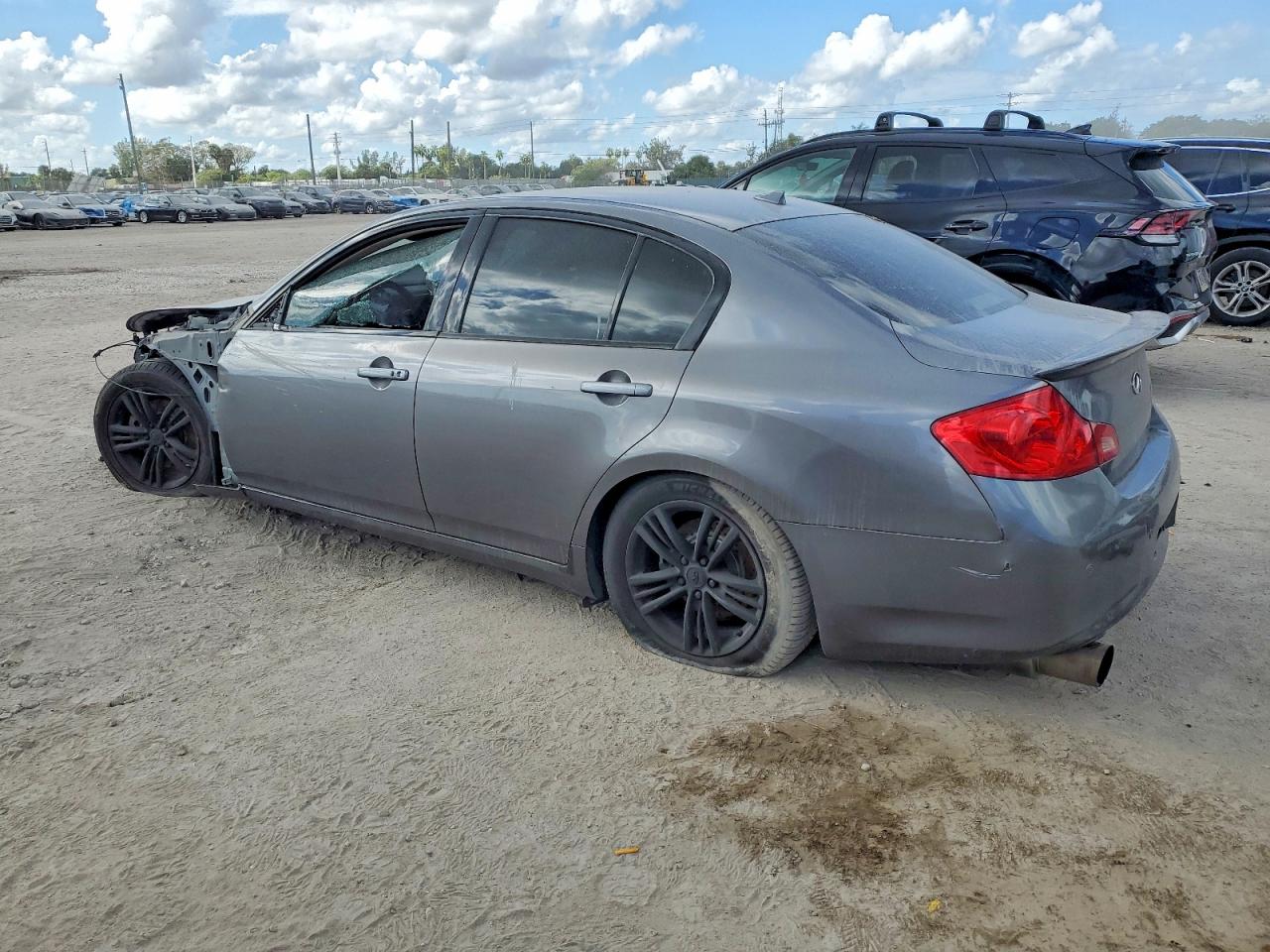 2013 INFINITI G37 BASE photo 2