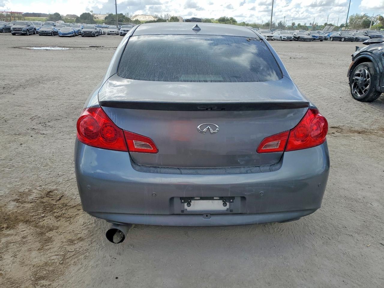 2013 INFINITI G37 BASE photo 6