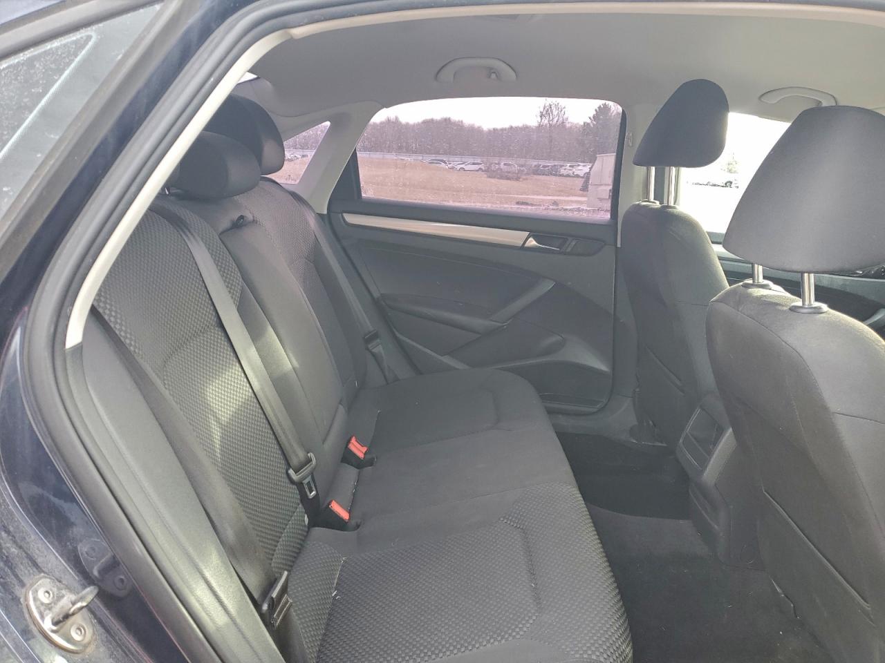 2012 VOLKSWAGEN PASSAT S photo 10