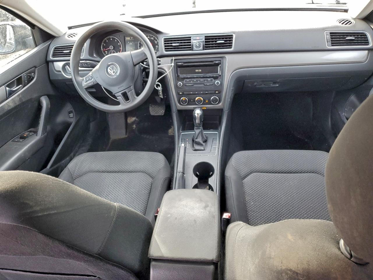 2012 VOLKSWAGEN PASSAT S photo 8
