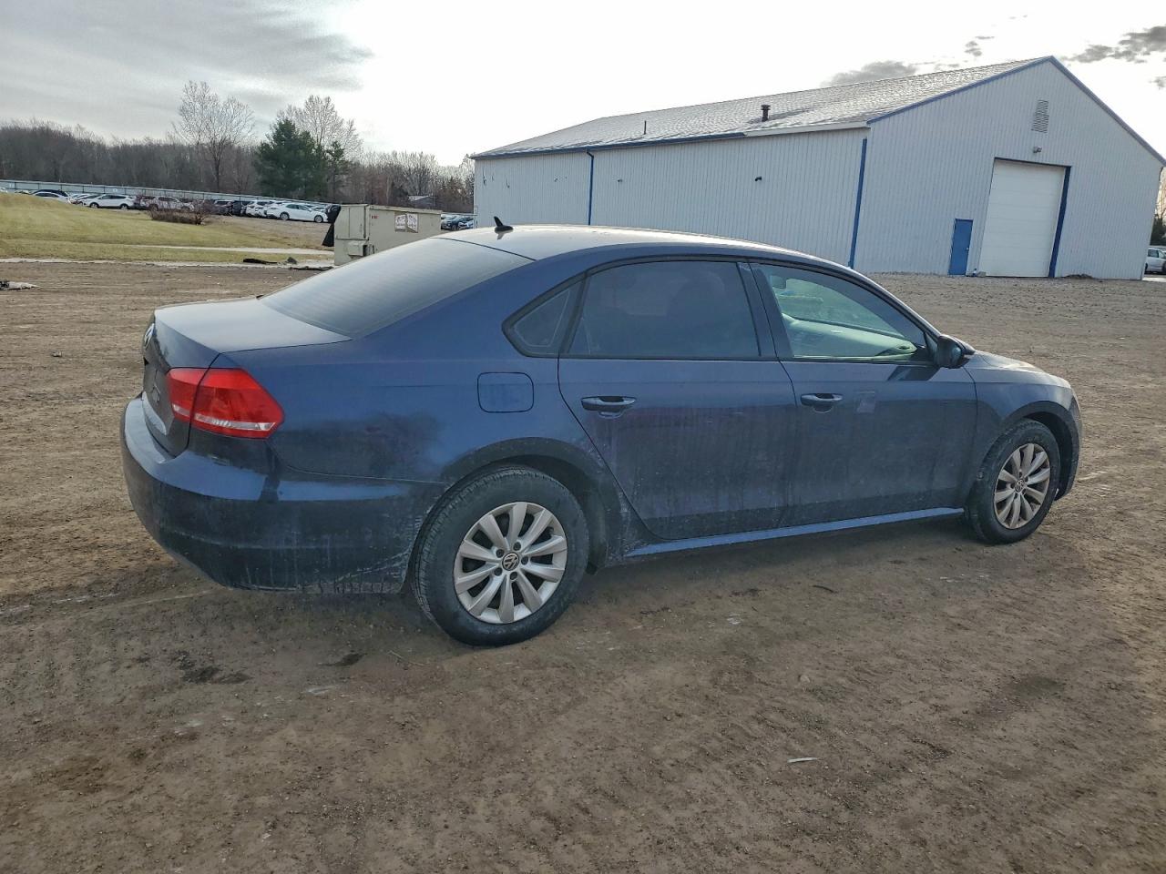 2012 VOLKSWAGEN PASSAT S photo 3