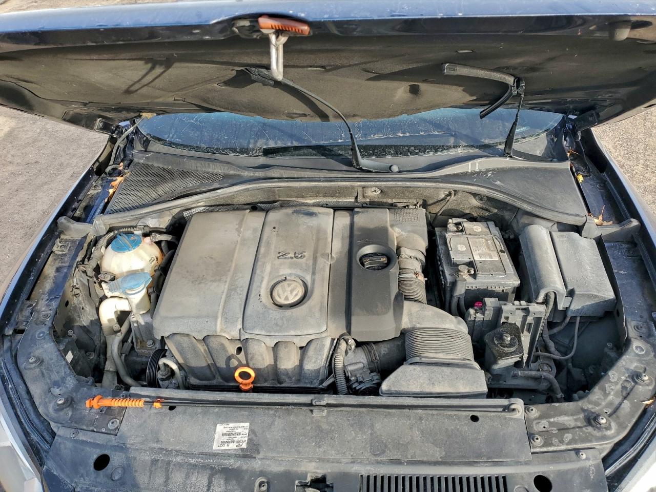 2012 VOLKSWAGEN PASSAT S photo 11