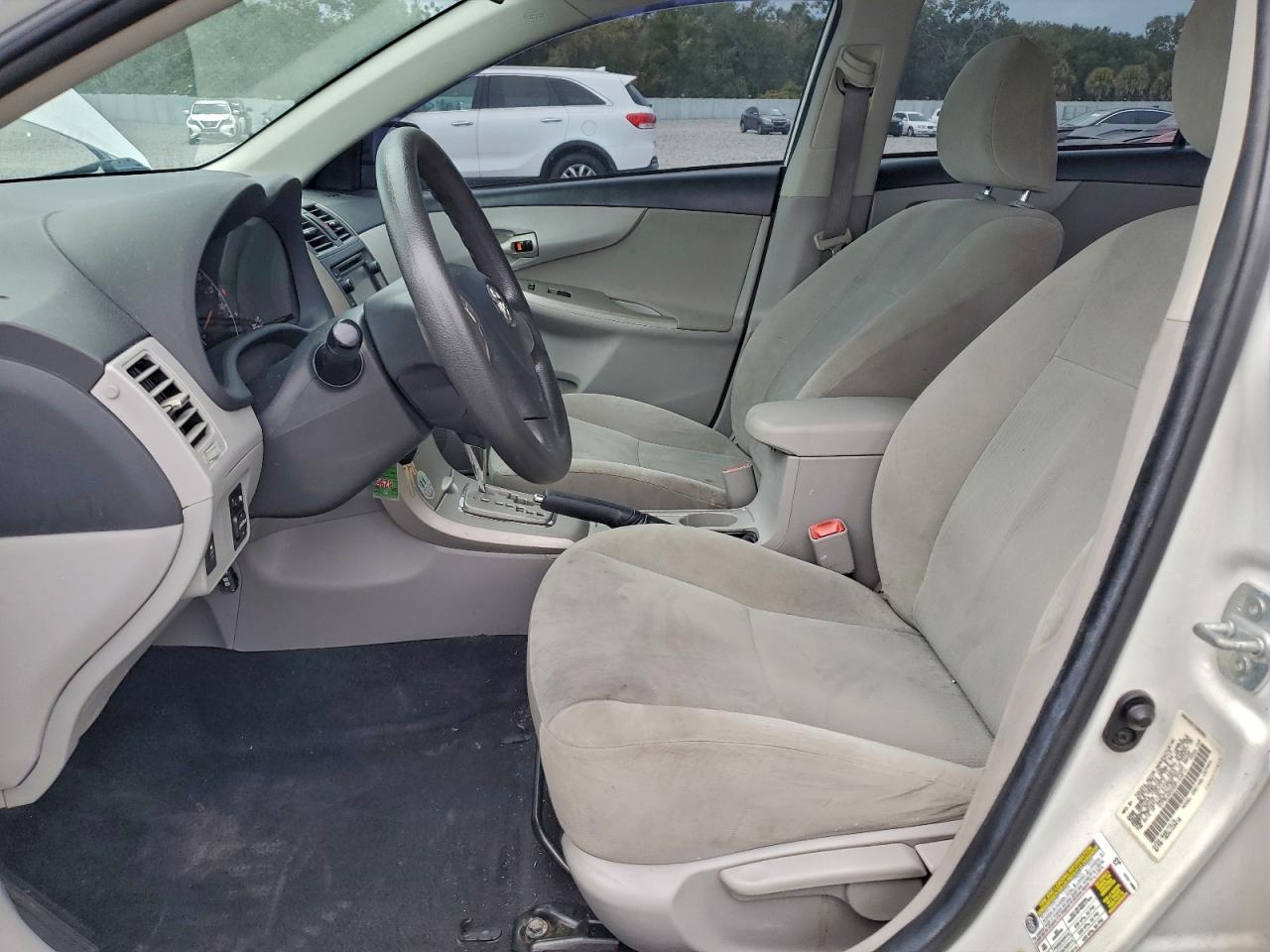 2013 TOYOTA COROLLA BASE photo 7