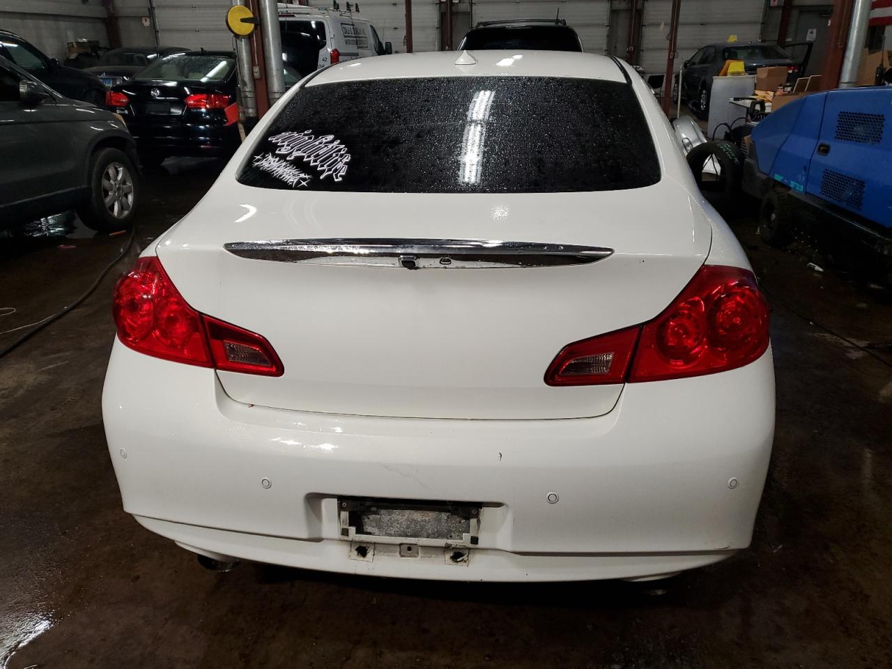 2013 INFINITI G37 photo 11
