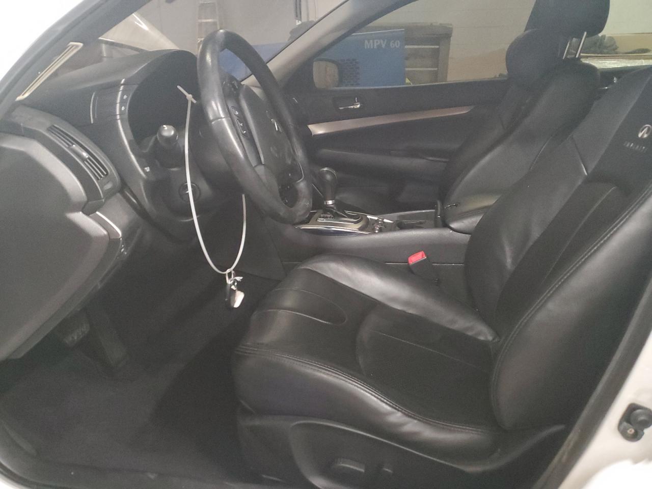 2013 INFINITI G37 photo 13