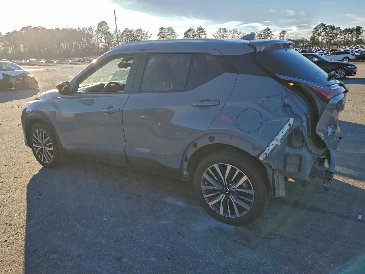 2021 NISSAN KICKS SV photo 2