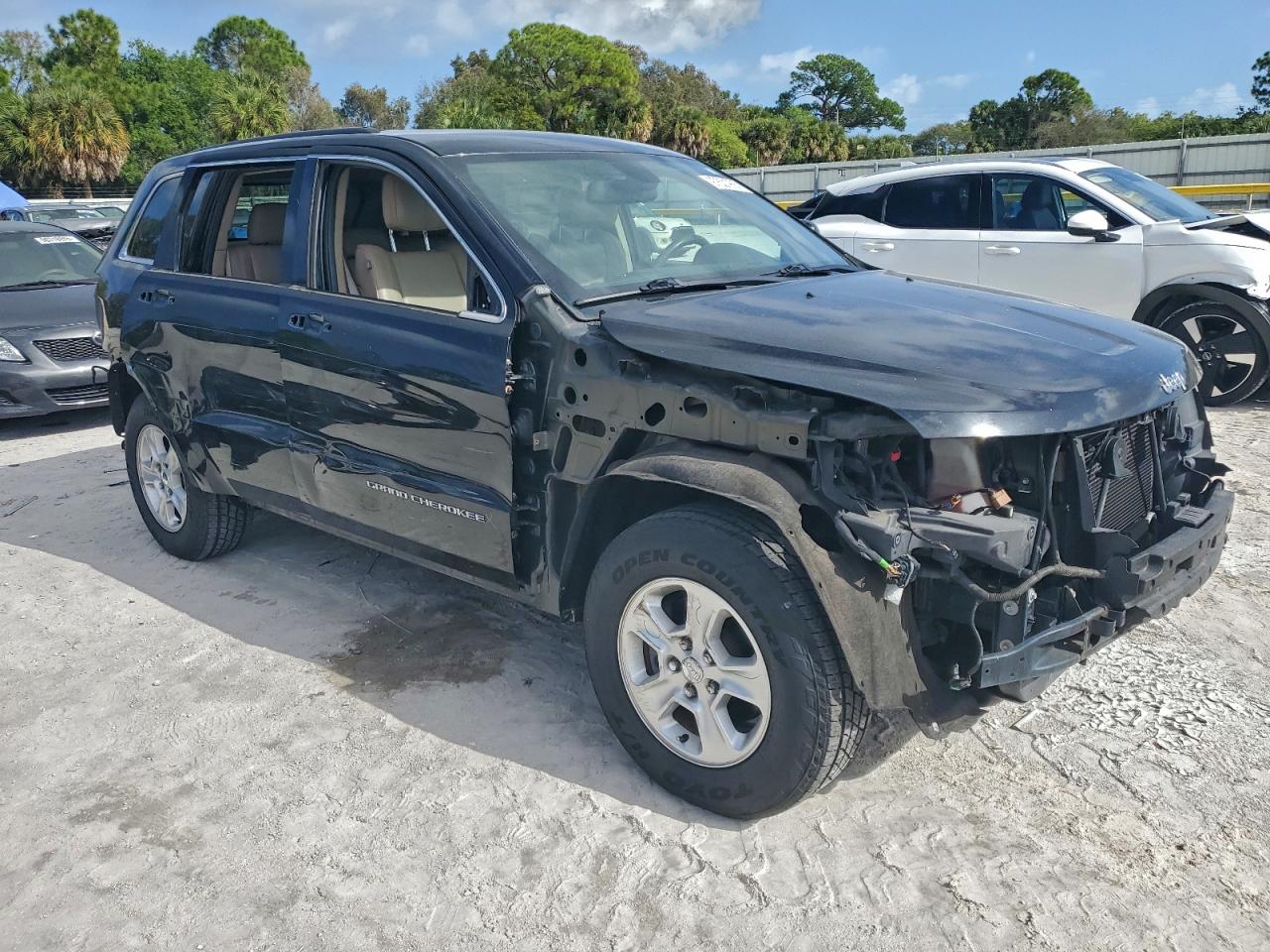2014 JEEP GRAND CHEROKEE LAREDO photo 4