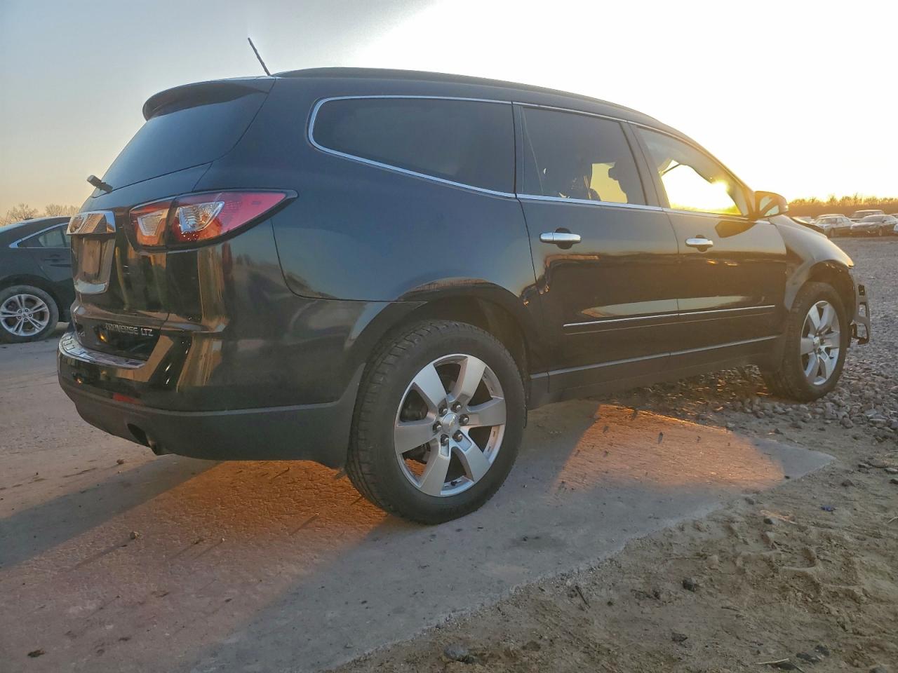 2014 CHEVROLET TRAVERSE LTZ photo 3