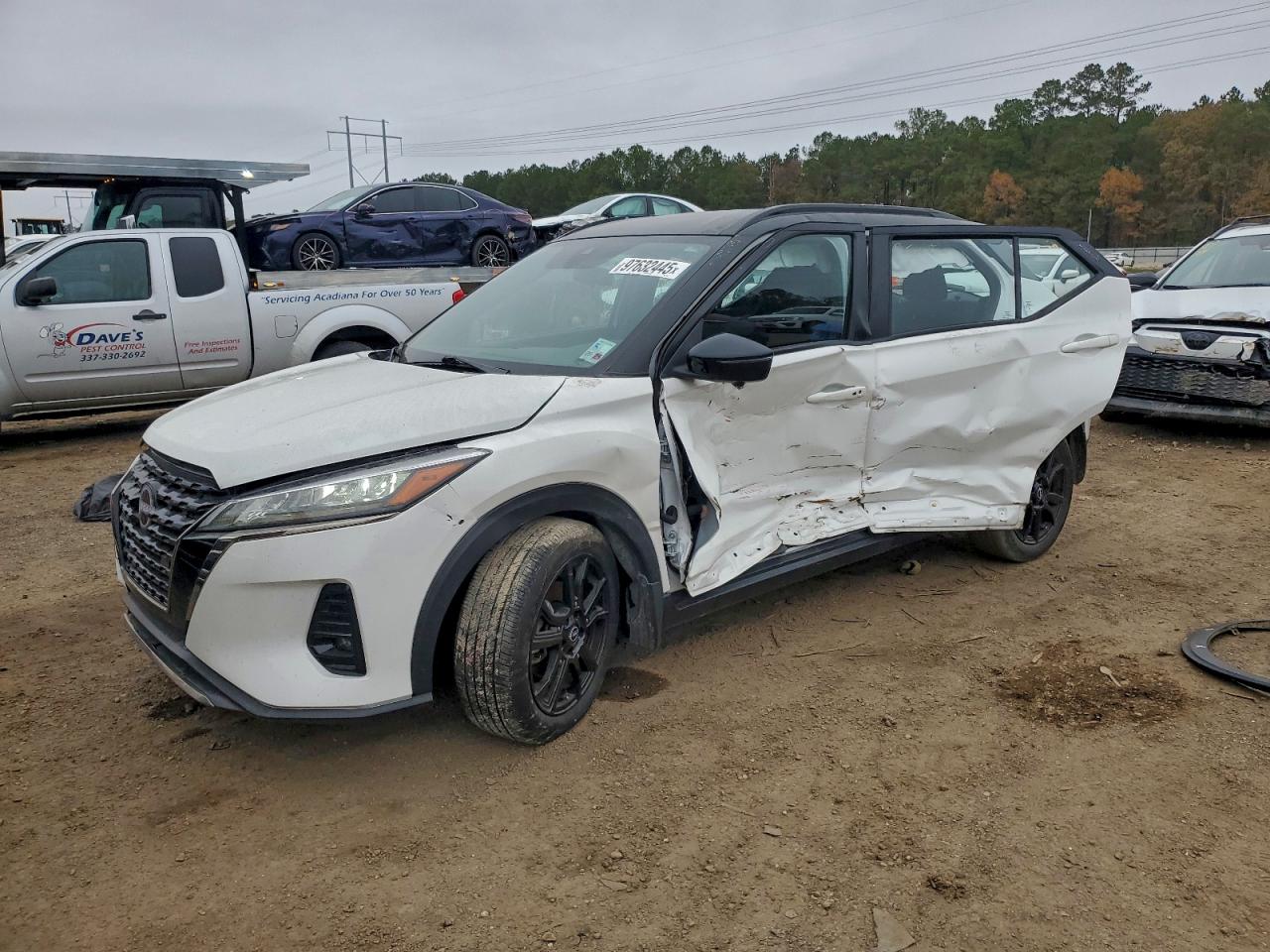 2023 NISSAN KICKS