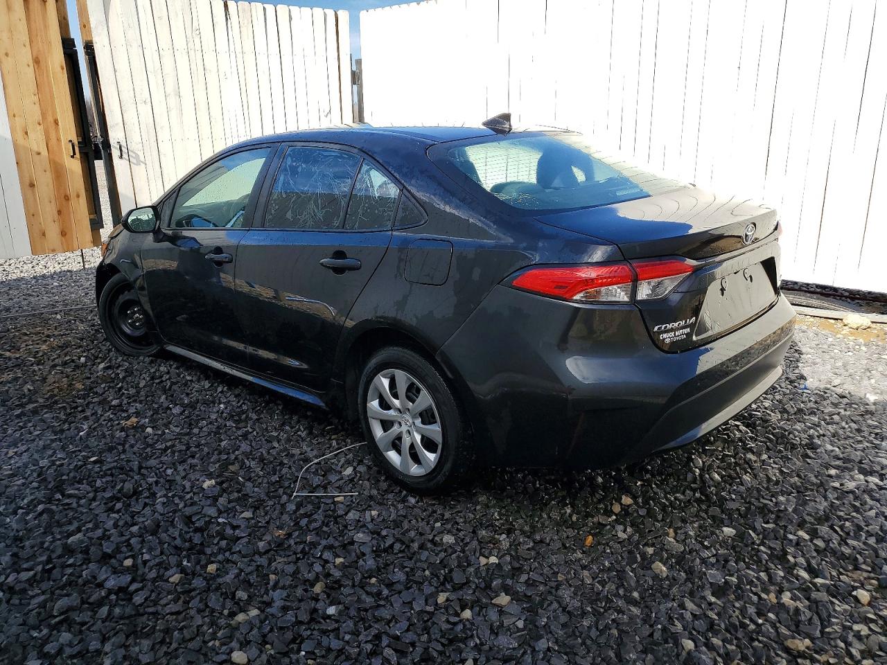 2021 TOYOTA COROLLA LE photo 2