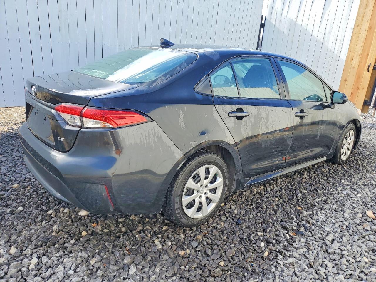 2021 TOYOTA COROLLA LE photo 3