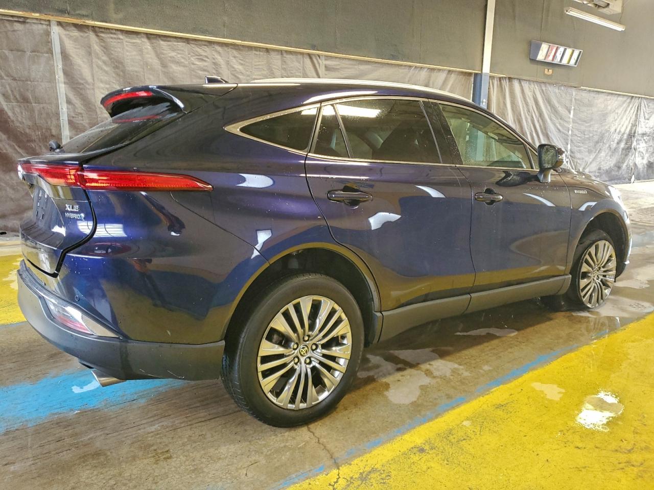 2021 TOYOTA VENZA LE photo 3