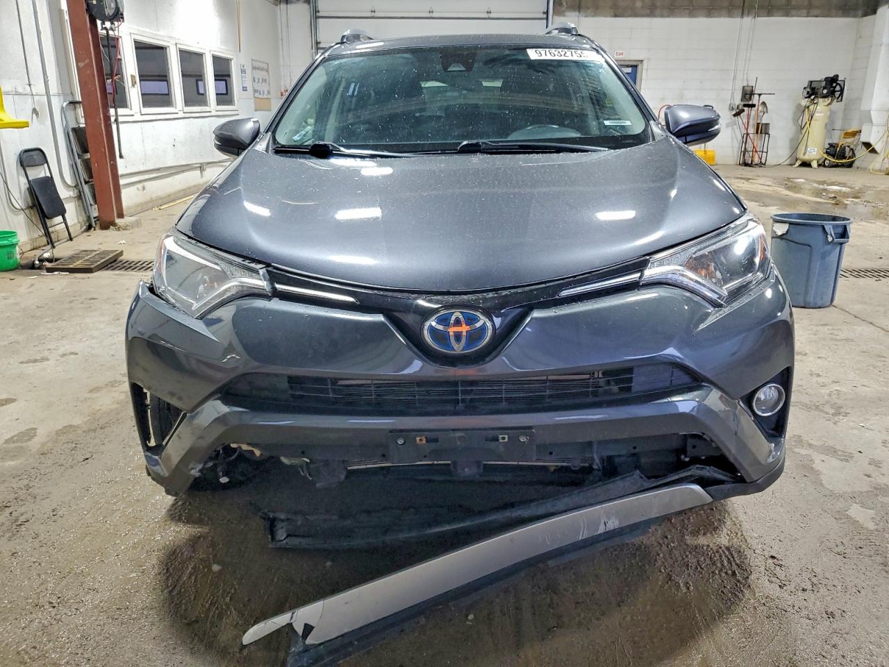 2017 TOYOTA RAV4 HV LE photo 5