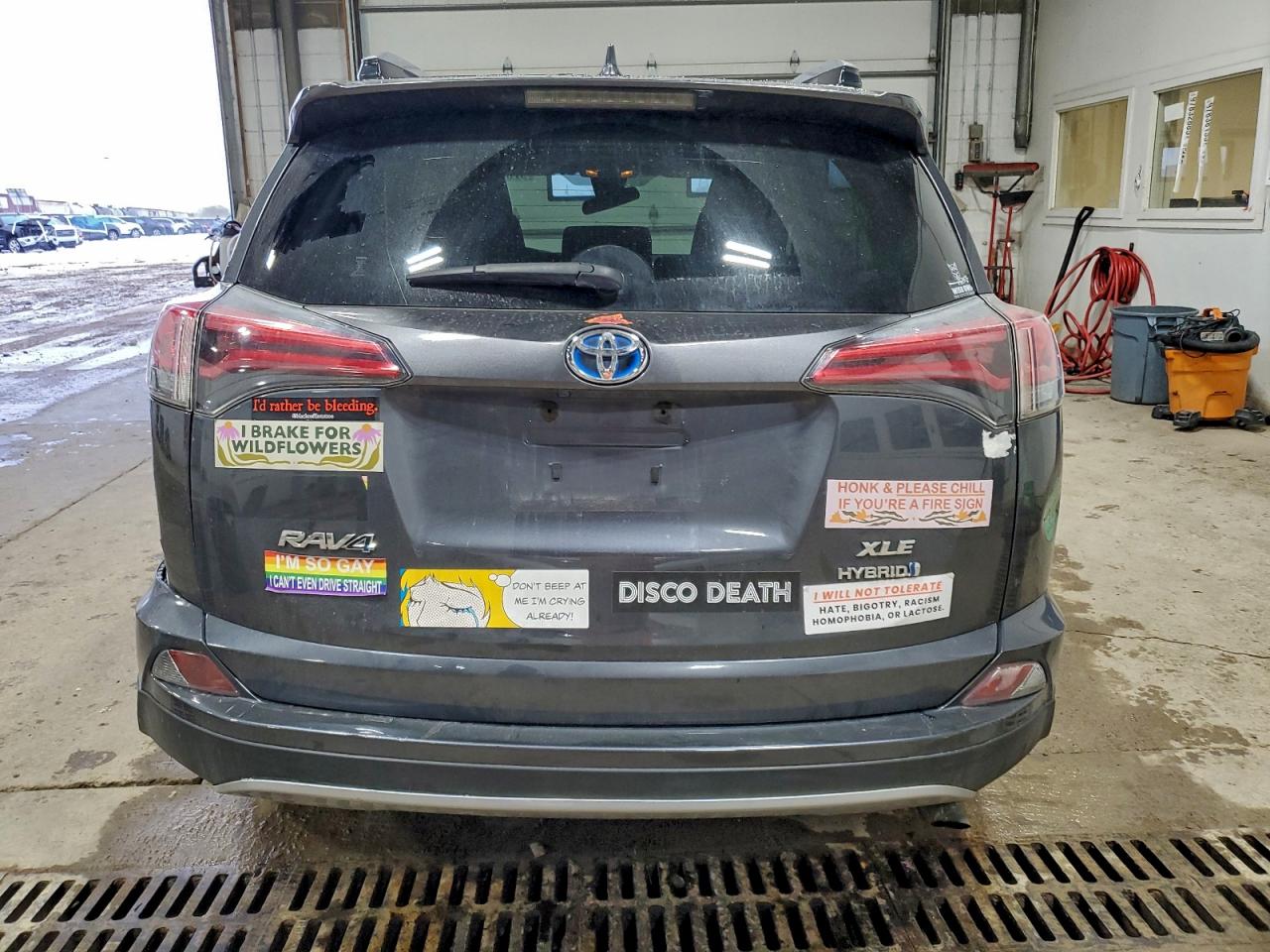 2017 TOYOTA RAV4 HV LE photo 6