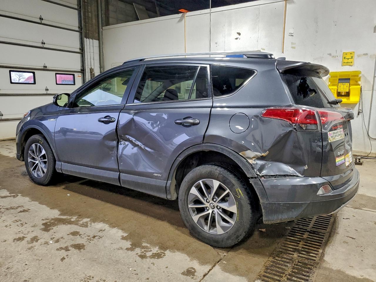 2017 TOYOTA RAV4 HV LE photo 2