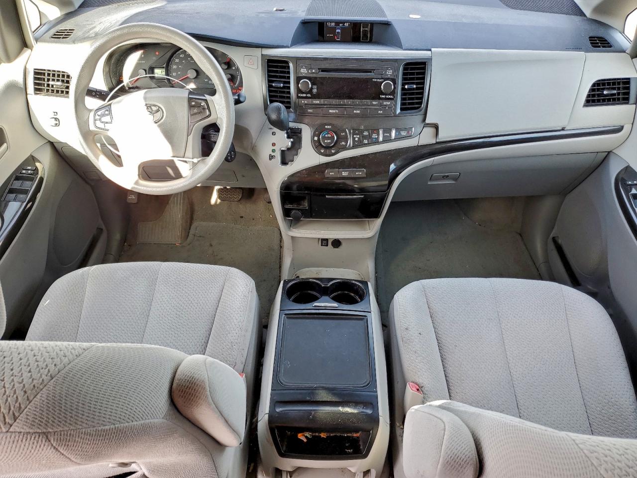 2014 TOYOTA SIENNA LE photo 8