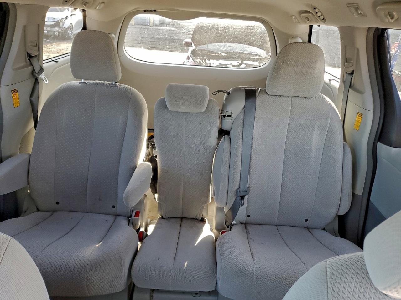 2014 TOYOTA SIENNA LE photo 10