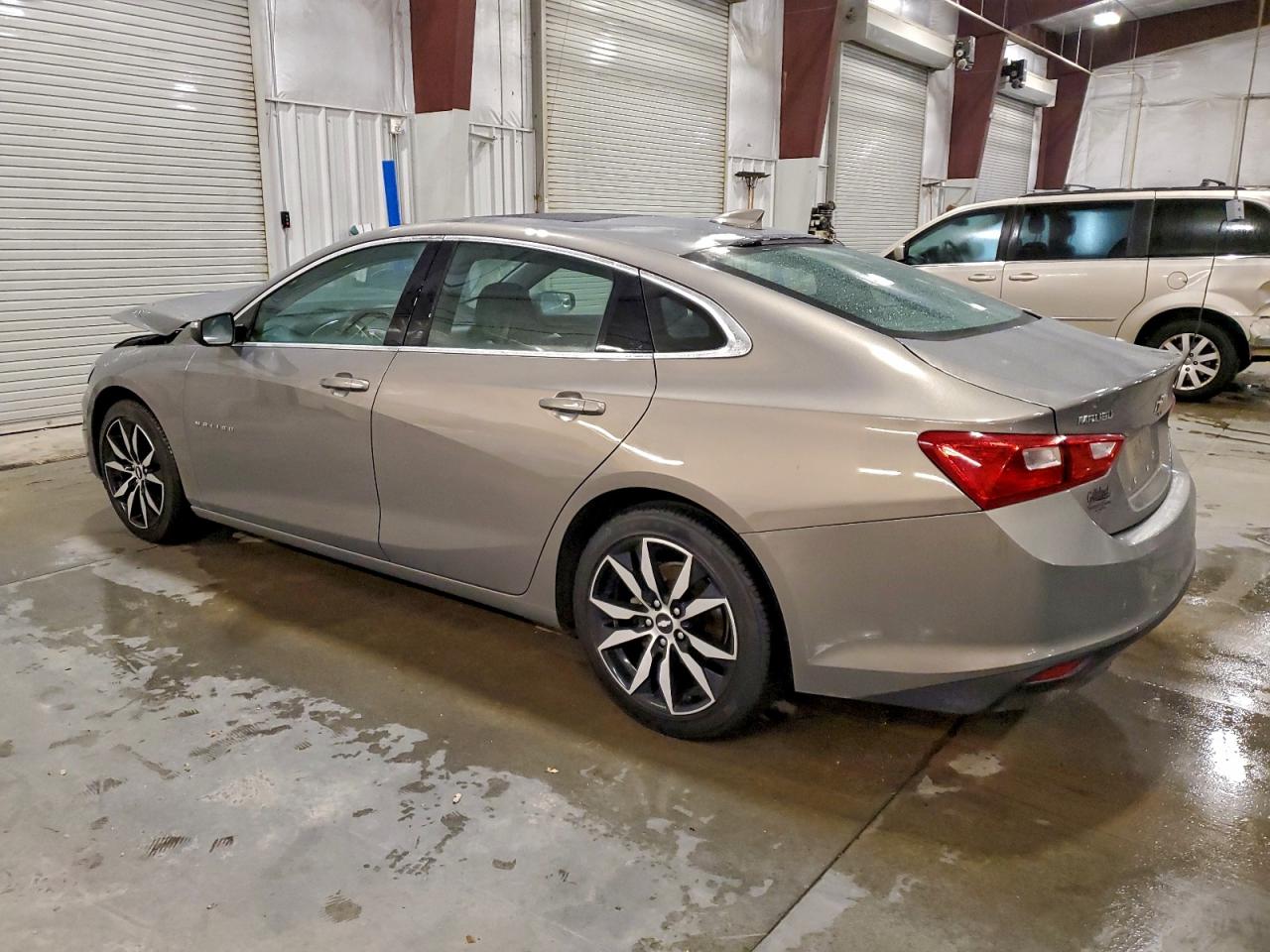 2018 CHEVROLET MALIBU LT photo 2