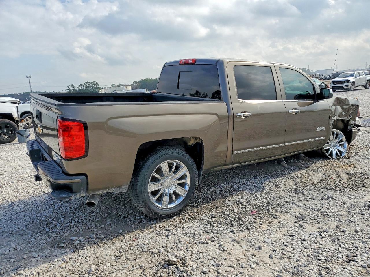 2015 CHEVROLET SILVERADO C1500 HIGH COUNTRY photo 3
